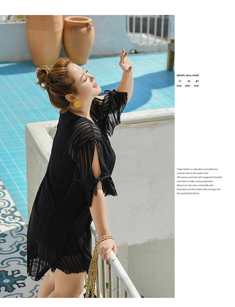 ชุดว่ายน้ำคนอ้วน 6xlพร้อมส่ง :ชุดว่ายน้ำไซส์ใหญ่สีดำแต่งผ้าลายทางมาพร้อมเสื้อคลุม set 2ชิ้นมีชุดติดกางเกงขาสั้นด้านในและเสื้อคลุมแบบสวยน่ารักมากๆจ้า:รอบอก44-54นิ้ว เอว38-50นิ้ว สะโพก42-54นิ้ว เสื้อคลุมรอบอกกว้าง56นิ้ว