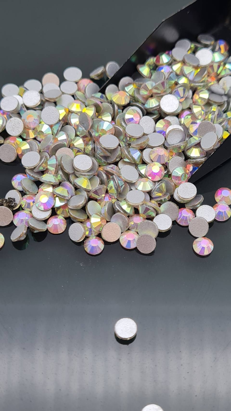 คริสตัลหลังแบน สีคริสตัล และสีรุ้ง เพชรก้นตัดประดับองค์พระเม็ดคริสตัลสำหรับงาน DIY