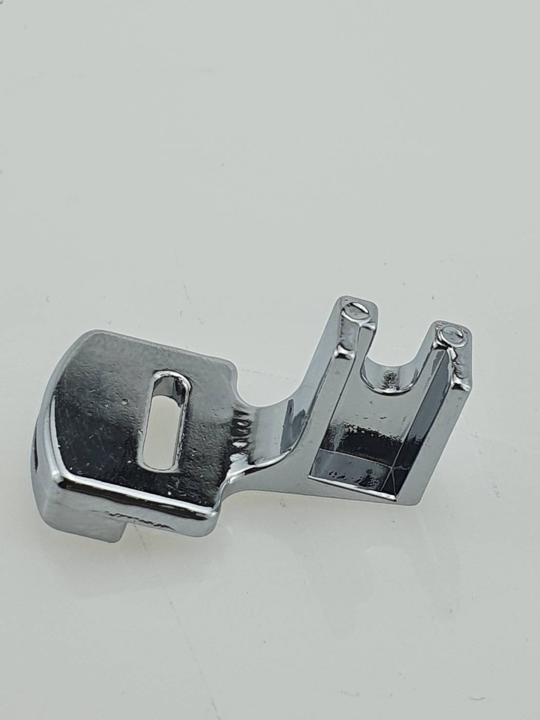 ตีนผีย่นสำหรับจักรกระเป๋า หิ้วสำหรับย่นธรรมดา และสามารถย่นขั้นดียวชั้นบนไม่ย่น