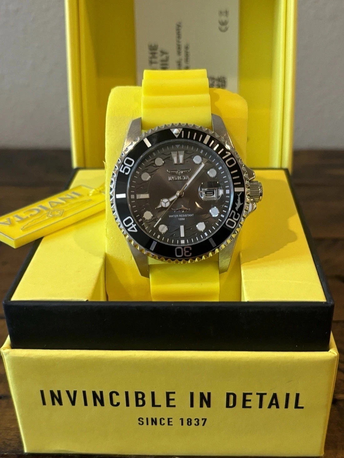 Invicta 47163 นาฬิกาผู้ชาย Pro Diver Quartz Men's Watch