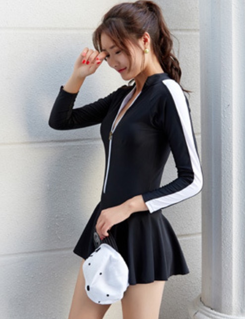 ชุดว่ายน้ำไซส์ใหญ่ 4xl พร้อมส่ง :ชุดว่ายน้ำคนอ้วนสีดำแขนยาวลายทางสีขาว ซิปหน้าแต่งกระโปรงแบบเก๋ มีบราผูกคอและกางเกงขาสั้นใส่ด้านใน sexyมากๆจ้า:รายละเอียดไซส์คลิกเลยจ้า