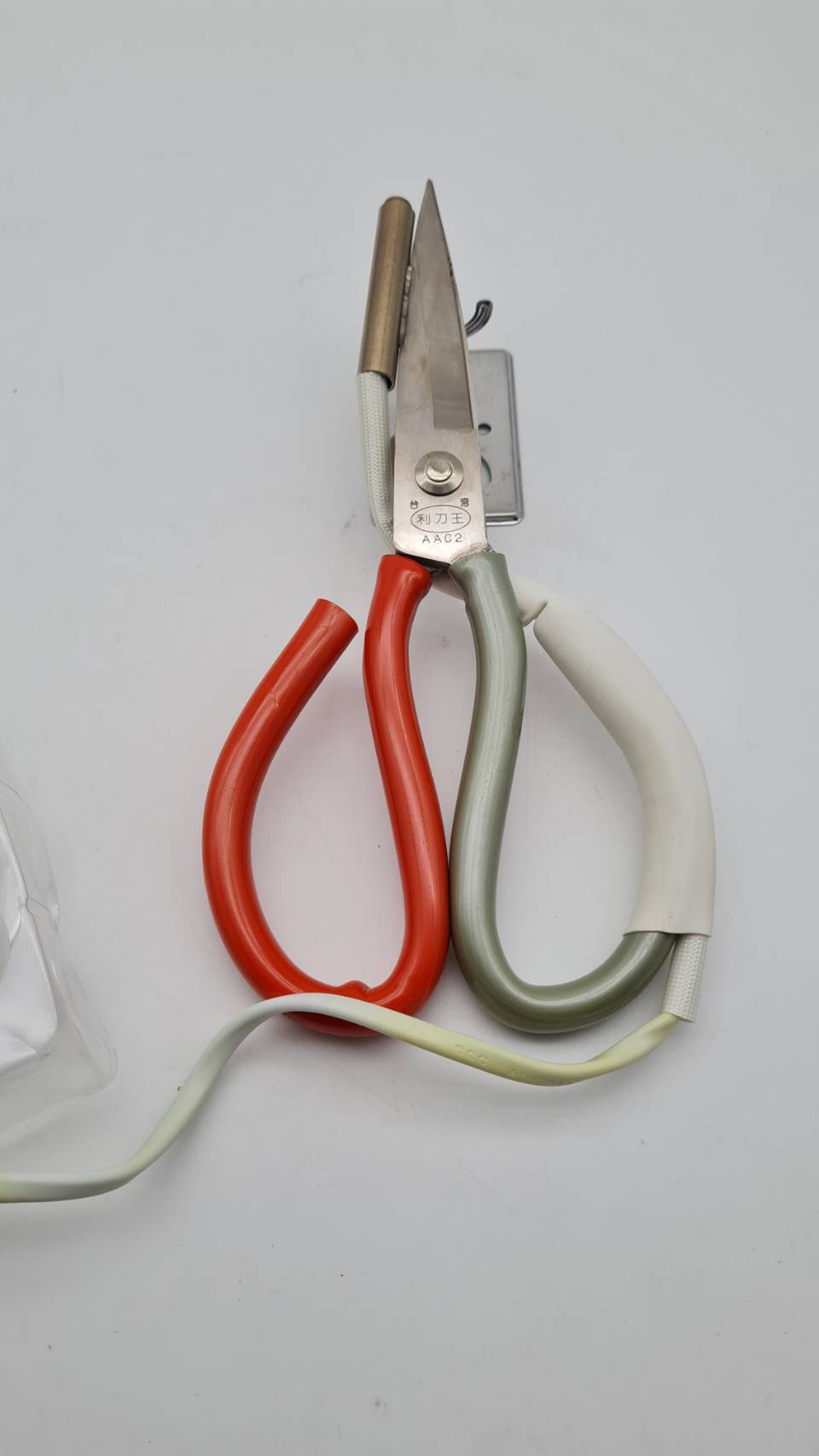 กรรไกรความร้อน Heat scissor เครื่องมือที่ช่วยให้การตัดผ้าของคุณเป็นเรื่องง่าย ขอบเรียบไม่รุ่ย