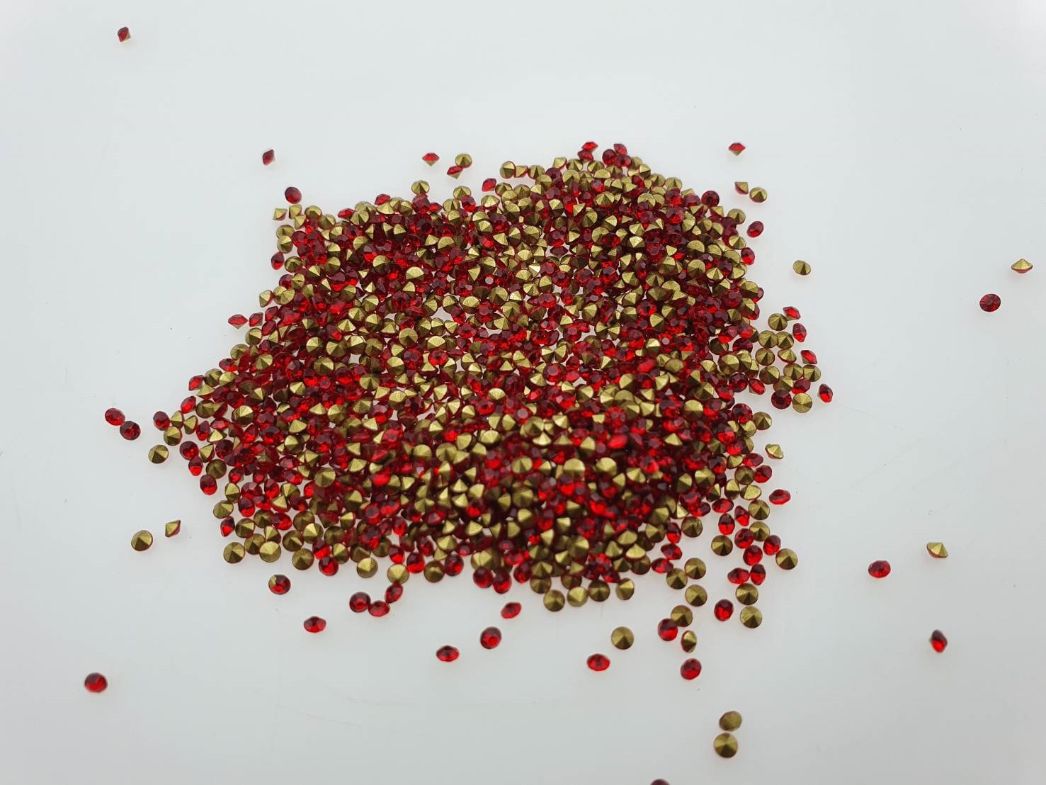 เพชรตูดแหลม เพชรก้นแหลม เพชรเทียม เพชรกระจก เพชรคริสตัล พลอยกระจก สีแดง ขนาดต่างๆ