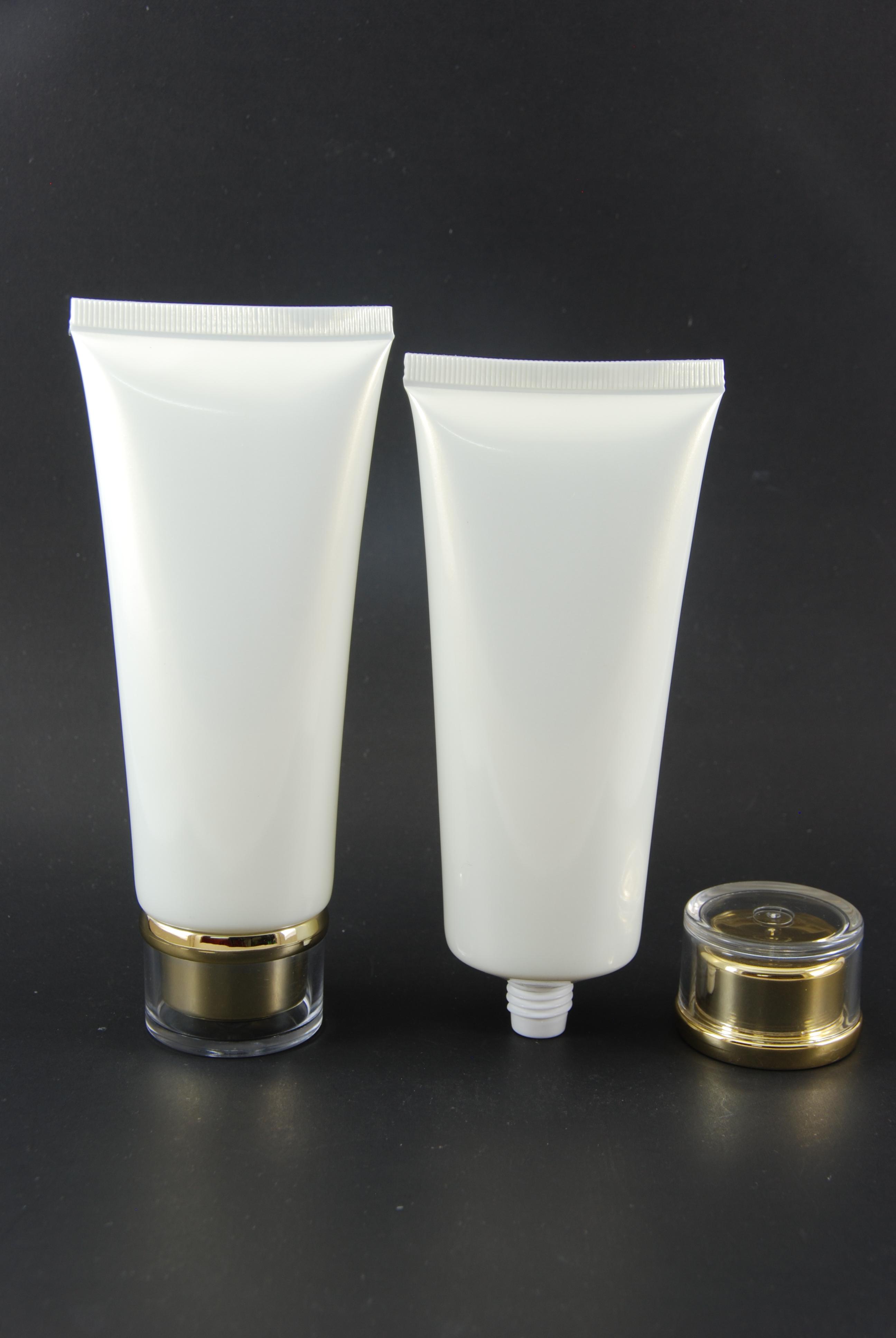 หลอดโฟม 100 กรัม ขาวครีมหัวอคิลิกทอง แพคละ 5 ใบ