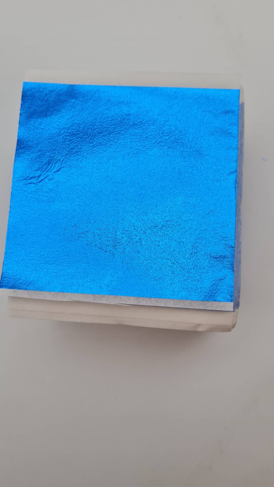 แผ่นทองวิทยาศาสตร์ขนาด 8x8เซนติเมตร แผ่นเปลวสีวิทยาศาสตร์ สำหรับงานประดับพื้นผิวใช้ได้กับกาวปิดทองและสีเฟรก เนื้อเปลวนิ่ม ใช้งานง่าย