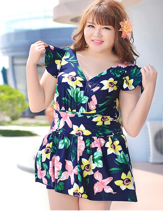 ชุดว่ายน้ำไซส์ใหญ่พร้อมส่ง:ชุดว่ายน้ำแฟชั่นสีดำแต่งลายดอกไม้สีสันสดใส กางเกงขาสั้นใส่ด้านในน่ารักมากๆจ๊ะ:รอบอก46-56นิ้ว เอว38-48นิ้ว สะโพก42-54นิ้วจ้า