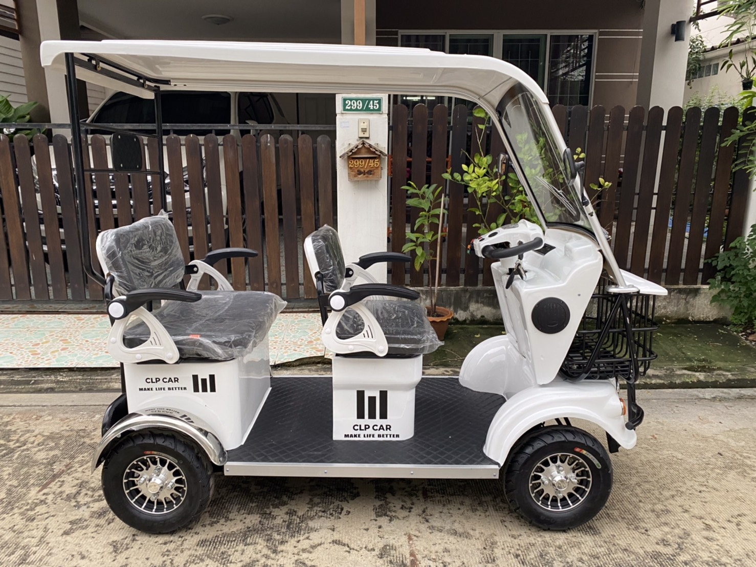 รถไฟฟ้า 4 ล้อ 3 ที่นั่ง รุ่น M-03 ยี่ห้อ CLP CAR ขับแฮนด์บิด ขาว
