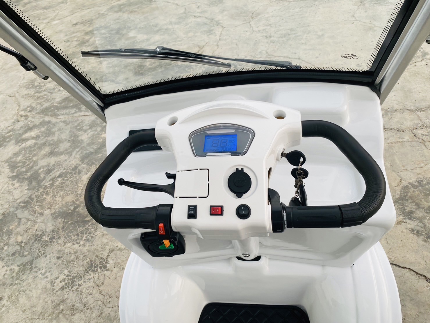 รถไฟฟ้า 4 ล้อ 4-5 ที่นั่ง รุ่น M-01T ยี่ห้อ CLP CAR ขับแฮนด์บิด