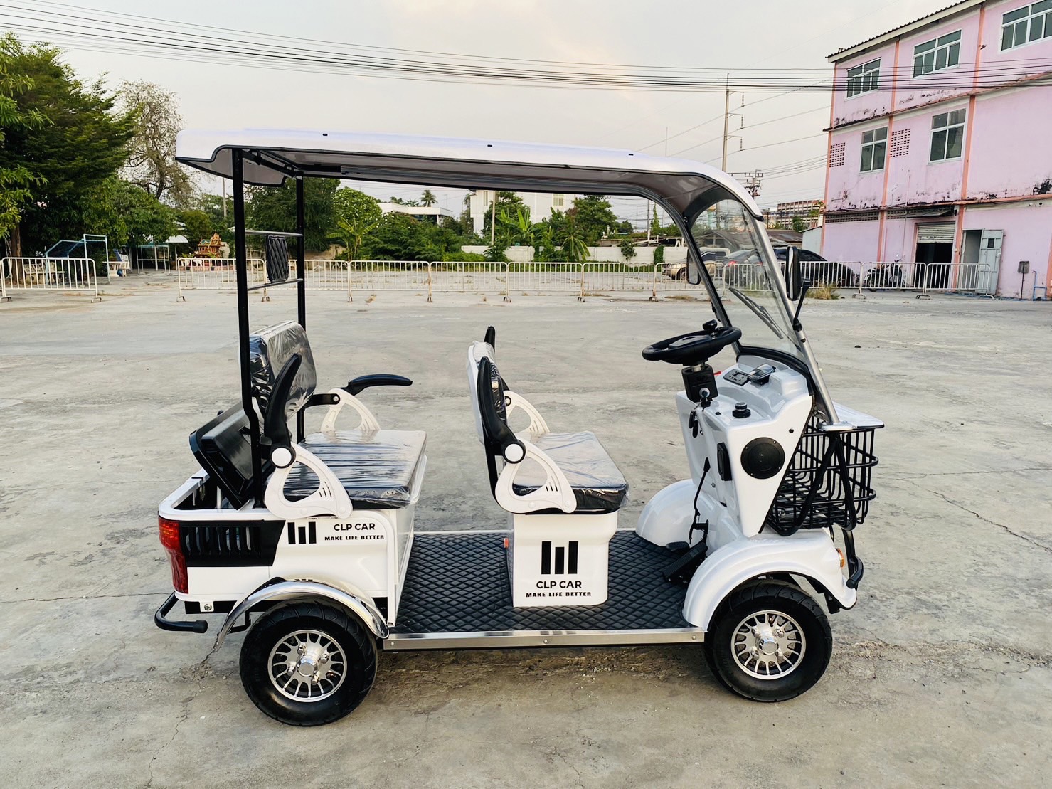 รถกอล์ฟไฟฟ้า 4 ล้อ 4 ที่นั่ง รุ่น M-04 ขับแบบพวงมาลัย