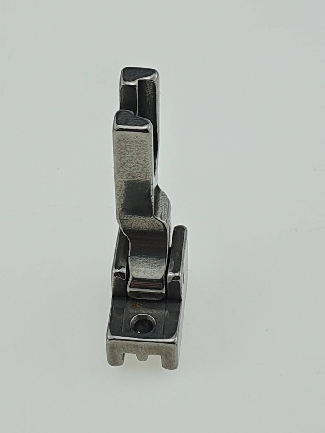 ตีนผีเย็บซิปซ่อน SUSEI S518Nสำหรับจักรอุตสาหกรรมเข็มเดี่ยว