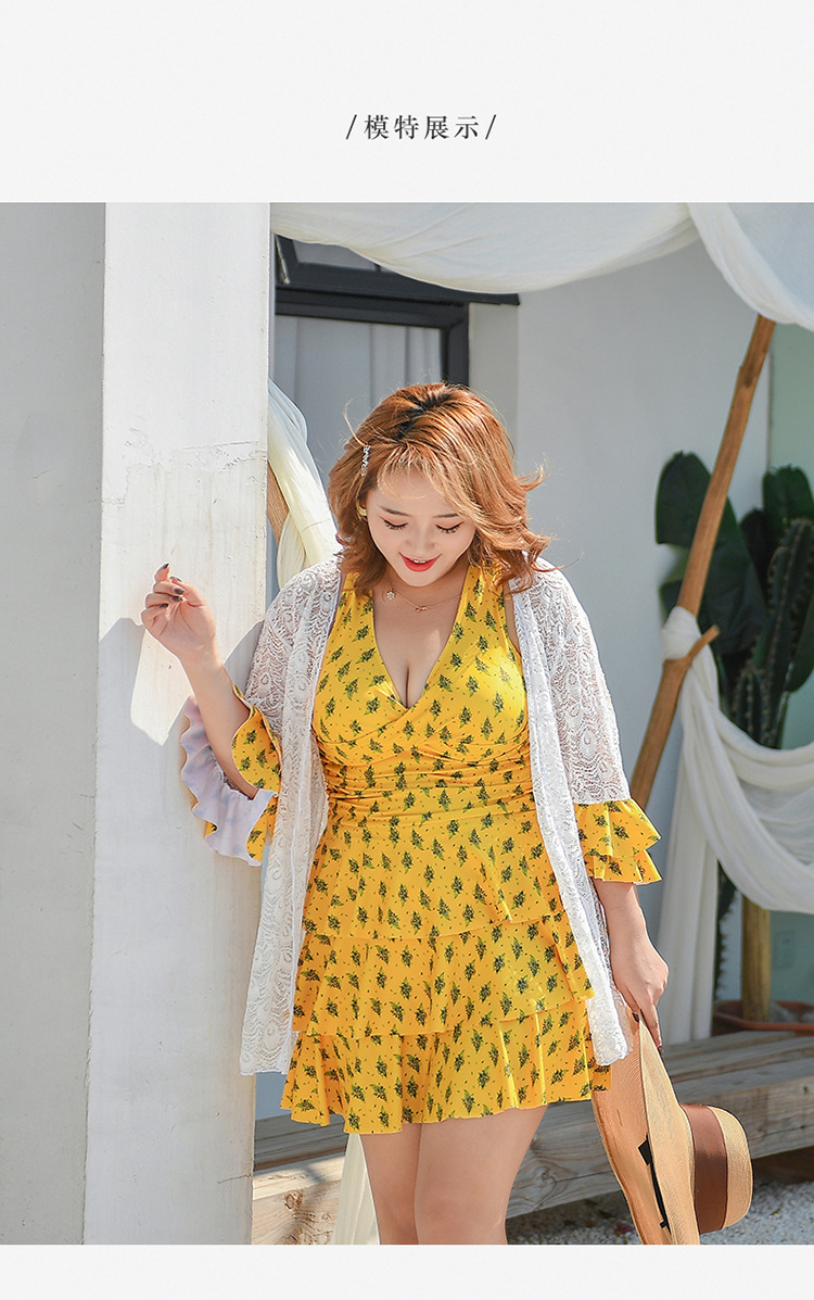 ชุดว่ายน้ำคนอ้วน 6xlพร้อมส่ง :ชุดว่ายน้ำไซส์ใหญ่สีเหลืองแต่งระบายและสายไขว้ด้านหลังมาพร้อมเสื้อคลุมแขนยาวมีกางเกงขาสั้นใส่ด้านในแบบน่ารักมากๆจ้า:รอบอก38-46นิ้ว เอว38-46นิ้ว สะโพก42-54นิ้ว เสื้อคลุมรอบอกกว้าง48นิ้ว