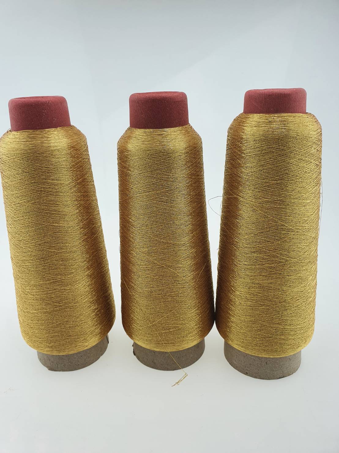 ดิ้นกลมสำหรับจักรปักคอมพิวเตอร์ สีทองขนาด 125 กรัม ความ ยาว 3000เมตร เส้นเหนียวไม่ขาดง่ายปักงานต่อเนื่องได้ยาว