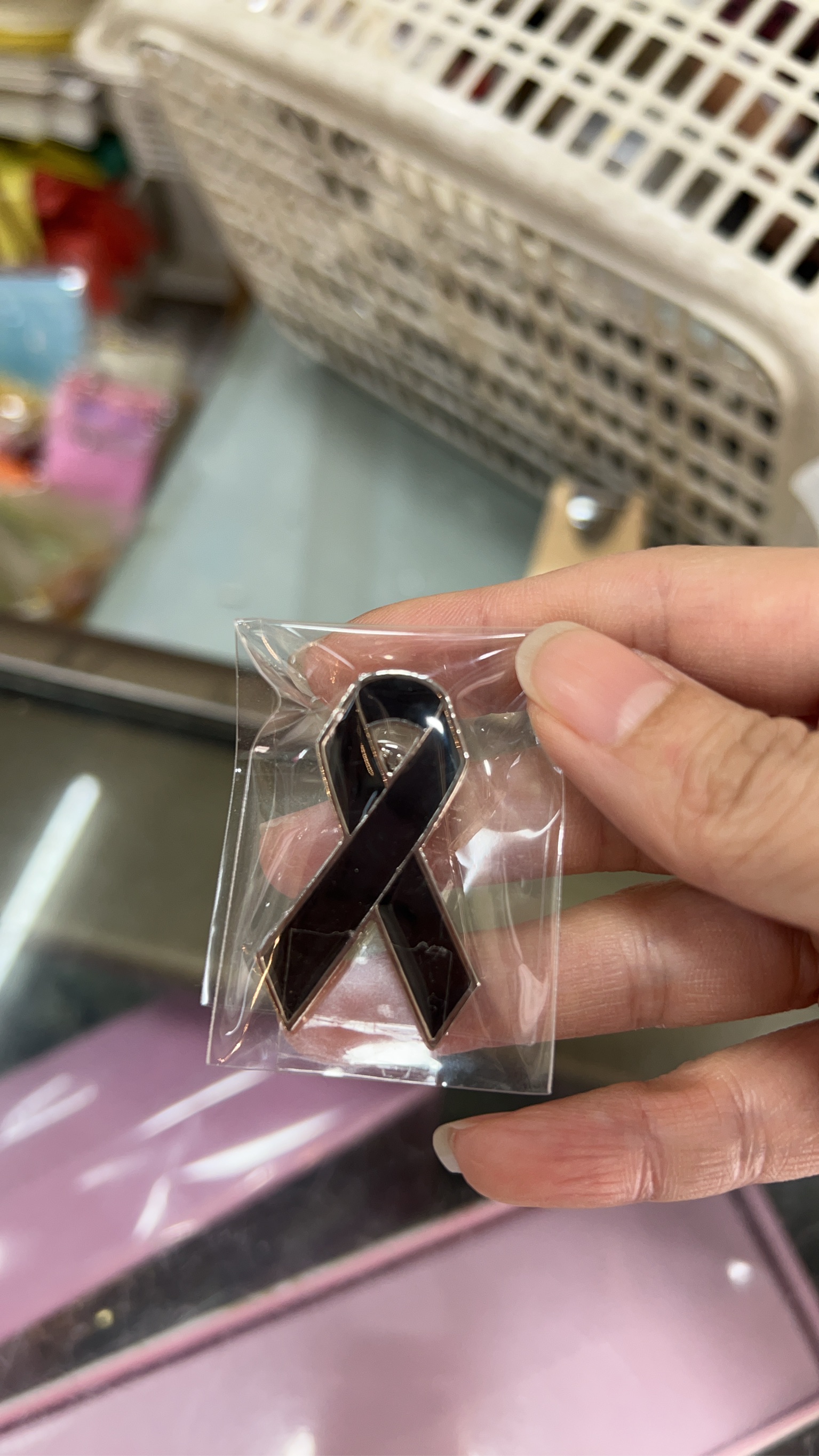 เข็มกลัดโบว์ดำไว้อาลัย โลหะชุบ ชิ้นละ 35.-