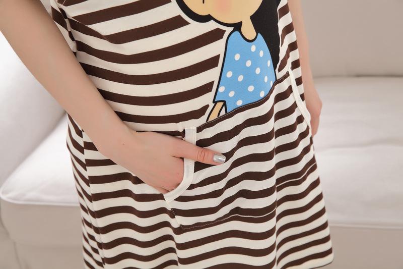 ชุดคลุมท้องเปิดให้นมแนวตั้ง ลายทาง ลายน่ารัก มีกระเป่าหน้า สีน้ำตาล L,XL,XXL