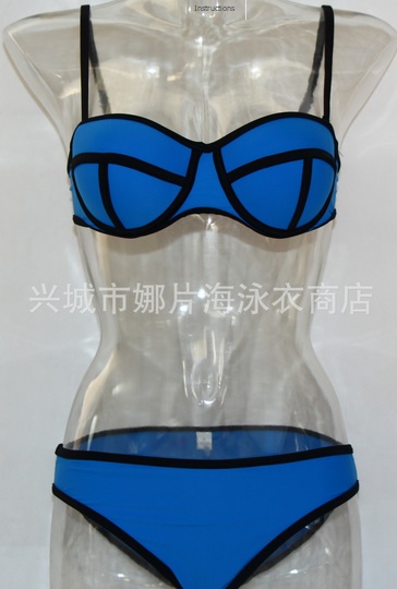 ชุดว่ายน้ำแฟชั่นพร้อมส่ง :ชุดว่ายน้ำแฟชั่นทูพีชสีน้ำเงิน แต่งลายผ้าตัดขอบดำ สีสดใสน่ารักมากๆจ้า:รอบอก28-32นิ้ว เอว30-34นิ้ว สะโพก32-36 นิ้วจ้า