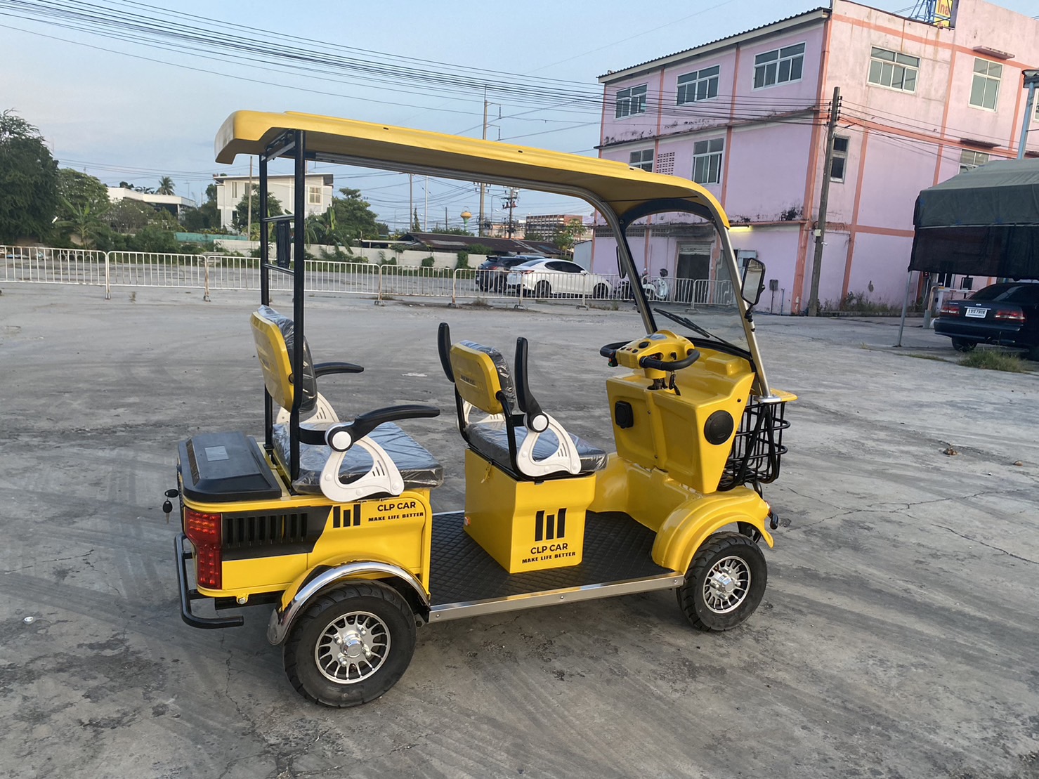 รถไฟฟ้า 4 ล้อ 3 ที่นั่ง รุ่น M-01 ยี่ห้อ CLP CAR สีเหลือง ขับแฮนด์บิด