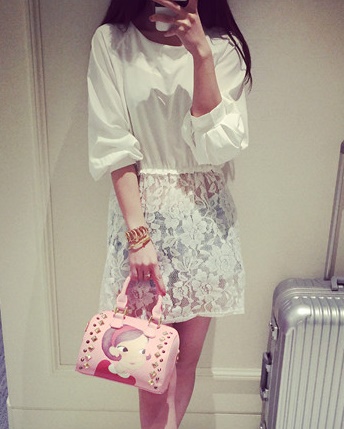 ((พร้อมส่ง)) เสื้อผ้าแฟชั่นผู้หญิง : เสื้อแฟชั่นสีขาวแต่งกระโปรงผ้าลูกไม้ น่ารัก น่ารักจ้า