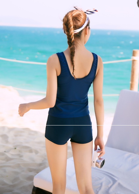 ชุดว่ายน้ำสีน้ำเงิน พร้อมส่ง :ชุดว่ายน้ำแฟชั่นสีน้ำเงินสีสันสดใส มีเสื้อกางเกงขาสั้นและกระโปรง set 3 ชิ้นแบบสวยน่ารักมากๆจ้า:รอบอก34-40นิ้ว กางเกงเอว28-34นิ้ว สะโพก32-40นิ้ว กระโปรงเอว28-36นิ้ว