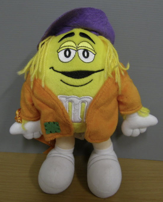 M&M สีเหลือง แต่งชุด ขนาด 9 นิ้ว (มือสอง)