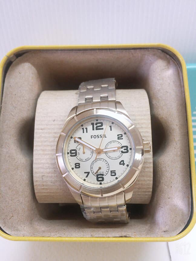 นาฬิกาข้อมือสตรี Fossil BQ1409 Ivory Dial Gold-tone Stainless Steel Unisex Watch ของแท้