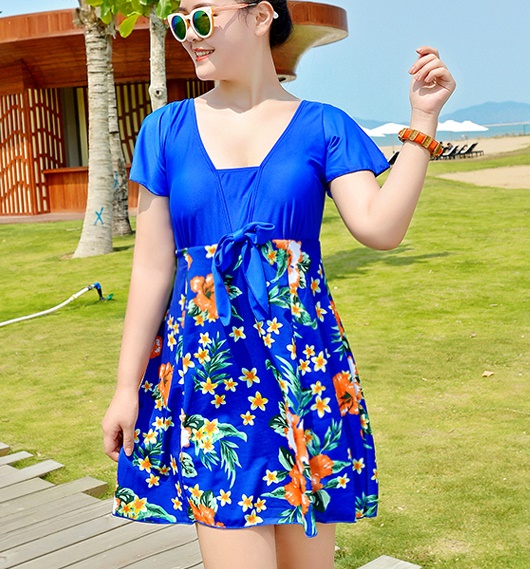 ชุดว่ายน้ำไซส์ใหญ่พร้อมส่ง :ชุดว่ายน้ำสีน้ำเงินแต่งลายดอกไม้สดใส กางเกงขาสั้นใส่ด้านในน่ารักมากๆจ้า:รอบอก36-44นิ้ว เอว36-42นิ้ว สะโพก38-48นิ้วจ้า