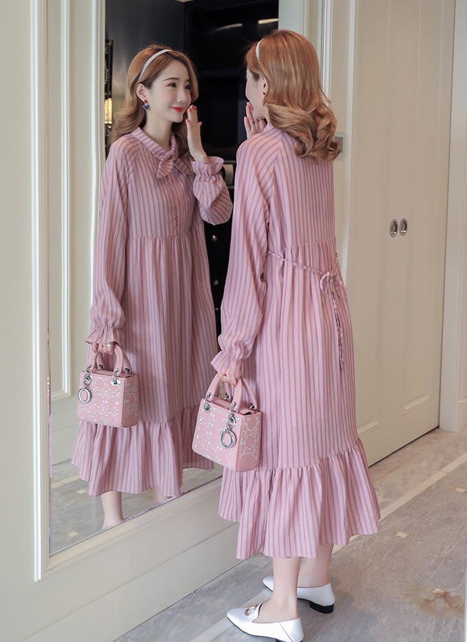 ชุดคลุมท้องแฟชั่นเกาหลีแขนยาว ผ้าลายเนื้อดี มีเชือกปรับขนาดครรภ์ แต่งระบายที่แขนละชายกระโปรง M L XL XXL