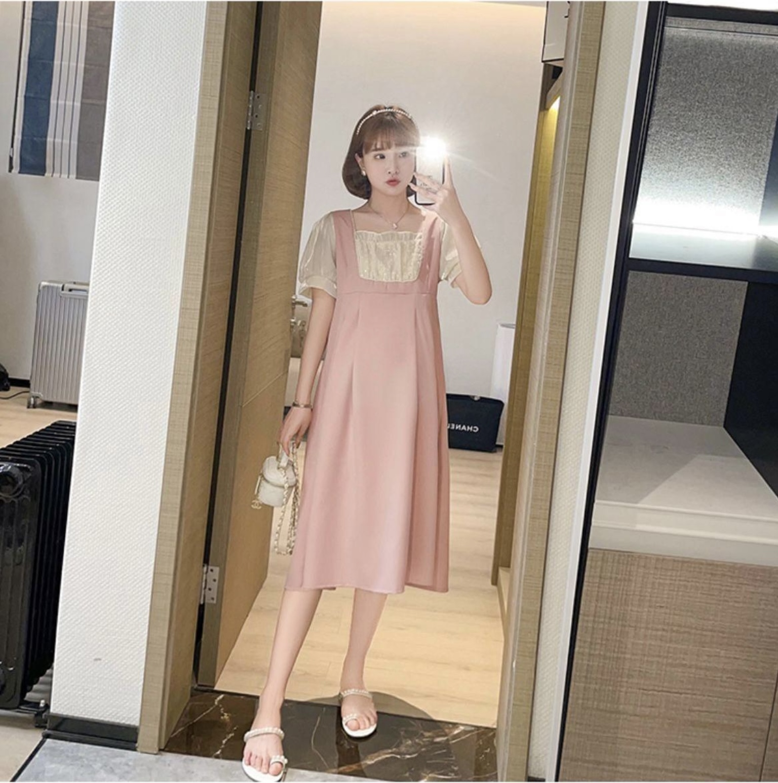 เอี๊ยมหลอกกระโปรง ผ้าชีฟอง คอทำระบายเล็กๆ แต่งด้วยมุกเล็ก ด้านหลังผูกโบว์สวย แขนตุ๊กตา ผ้าเนื้่อดี M L XL XXL