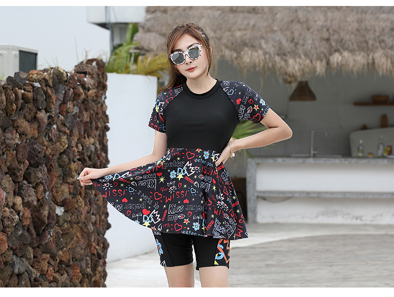 ชุดว่ายน้ำคนอ้วน แบบสปอร์ต7xl พร้อมส่ง: ชุดว่ายน้ำไซส์ใหญ่สีดำแต่งลายกราฟฟิกมีเสื้อกับกางเกงแบบสวยน่ารักมากๆจ้า:รอบอก44-52นิ้ว เอว36-46นิ้ว สะโพก48-56นิ้ว