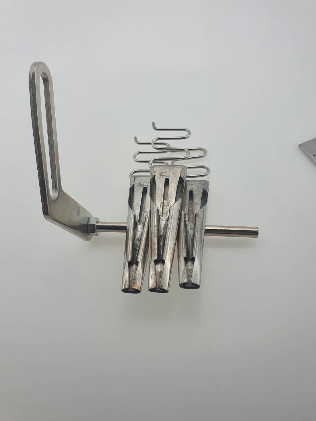 ซองกุ้นแถบผ้า ซองเย็บแถบ ซองกุ๊นแถบ สำหรับจักรดึงยาง จำนวน 3 แถบสามารถปรับความห่างของแถบได้ ใช้งานกับจักรหลายเข็ม