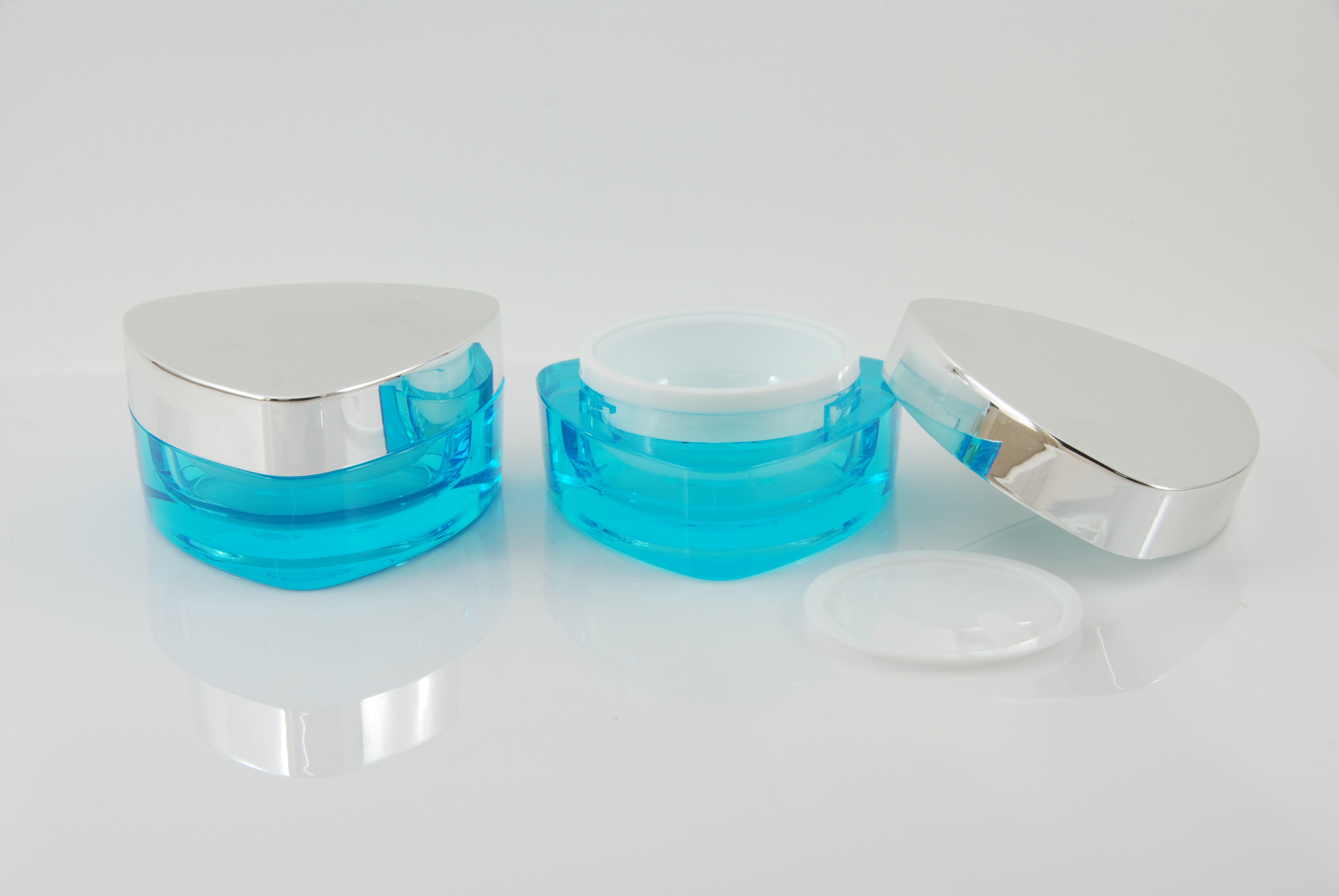 กระปุก KA57 ขนาด 15 กรัม สีฟ้าฝาสีเงิน แพคละ 4 ชิ้น