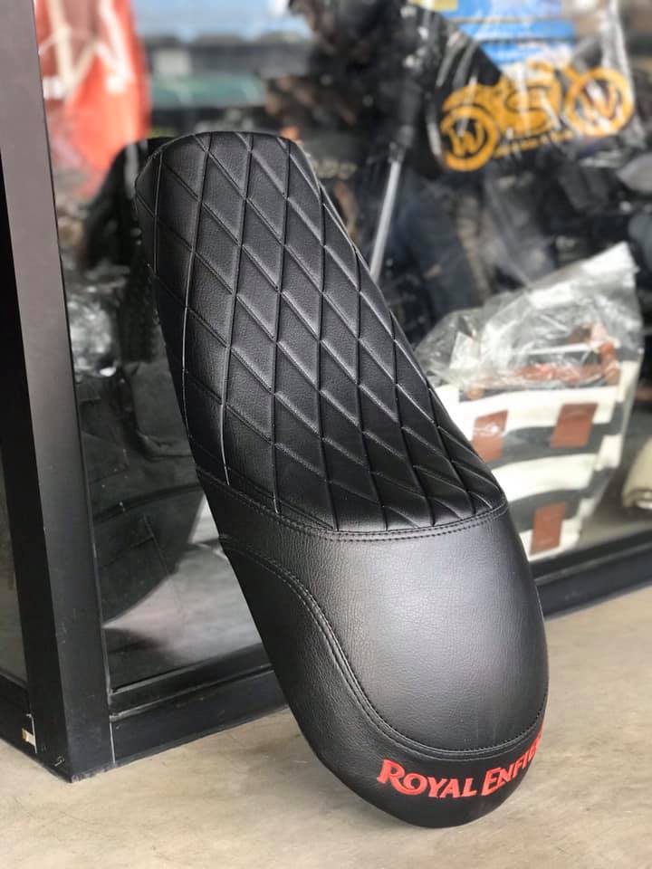 เบาะตูดมดลายข้าวหลามตัด สีดำ RE650