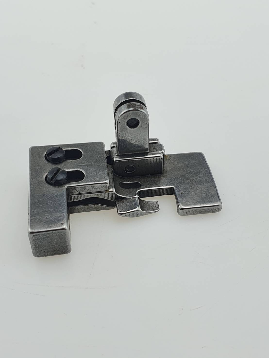 ตีนผีเย็นย่นจักรโพ้ง 5 เส้น จักรอุตสาหกรรม เย็บย่นผ้าล่างผ้าบนไม่ย่น