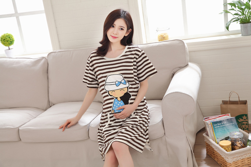 ชุดคลุมท้องเปิดให้นมแนวตั้ง ลายทาง ลายน่ารัก มีกระเป่าหน้า สีน้ำตาล L,XL,XXL