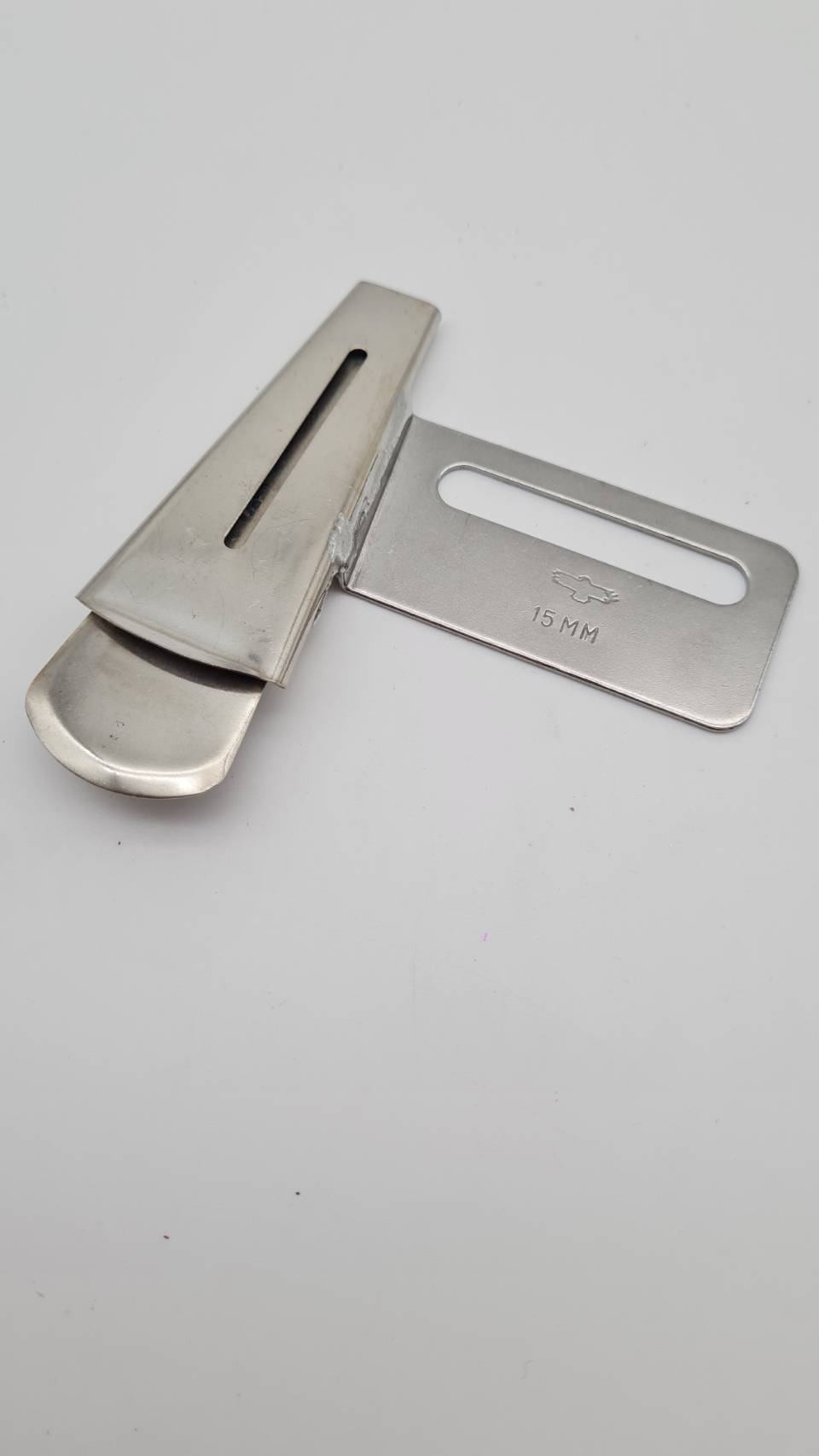 ซองกุ้นจักรลาอุตสาหกรรมทำหรับทำหูกางเกง ซองกุ๊นสายสำหรับทหูกางเกง ใช้งานง่ายไม่ต้องเปลี่ยนฟันจักรสามารถประยุกต์ใช้กับเตารีดได้