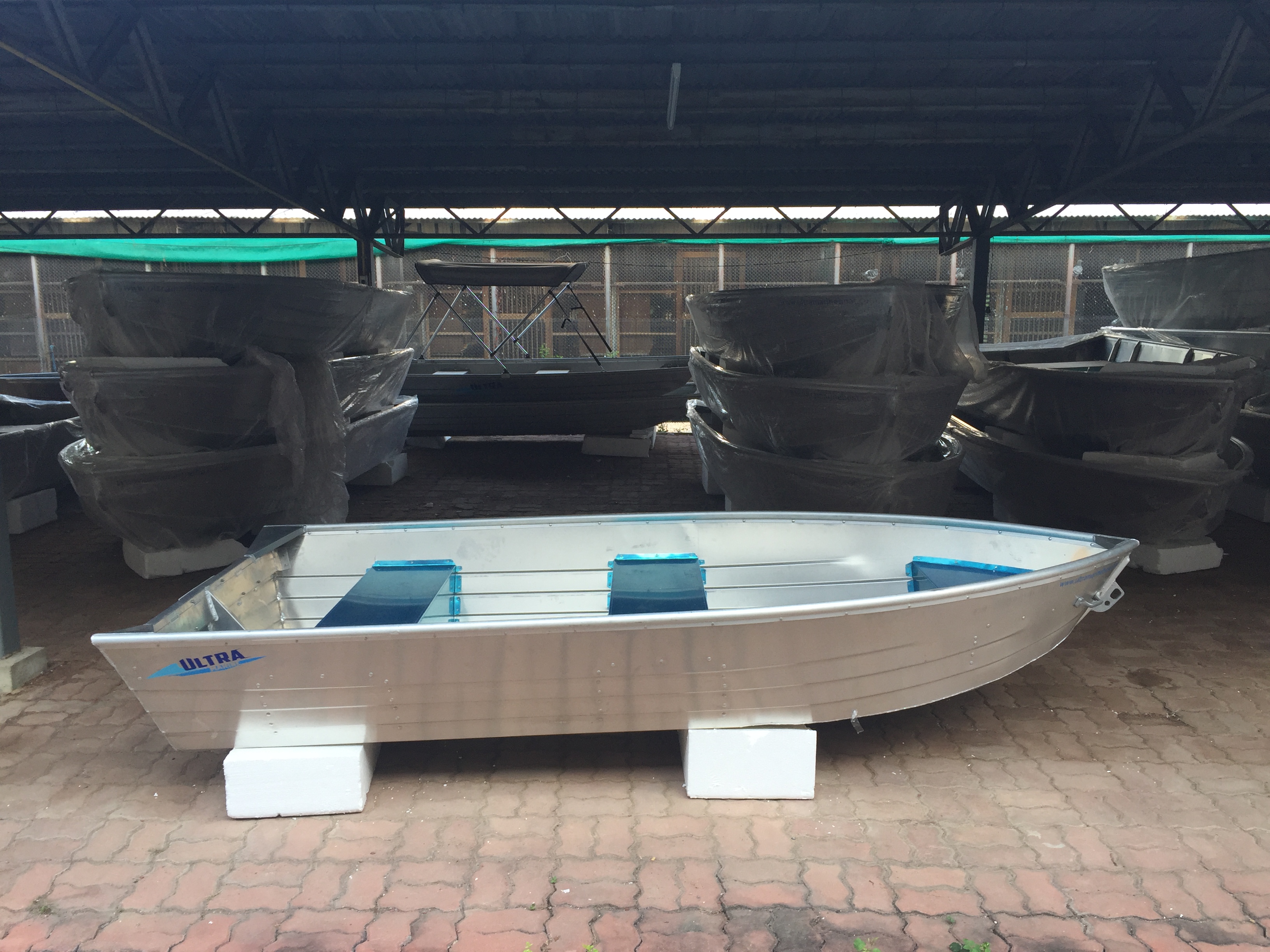 เรือท้องวี รุ่น AV11