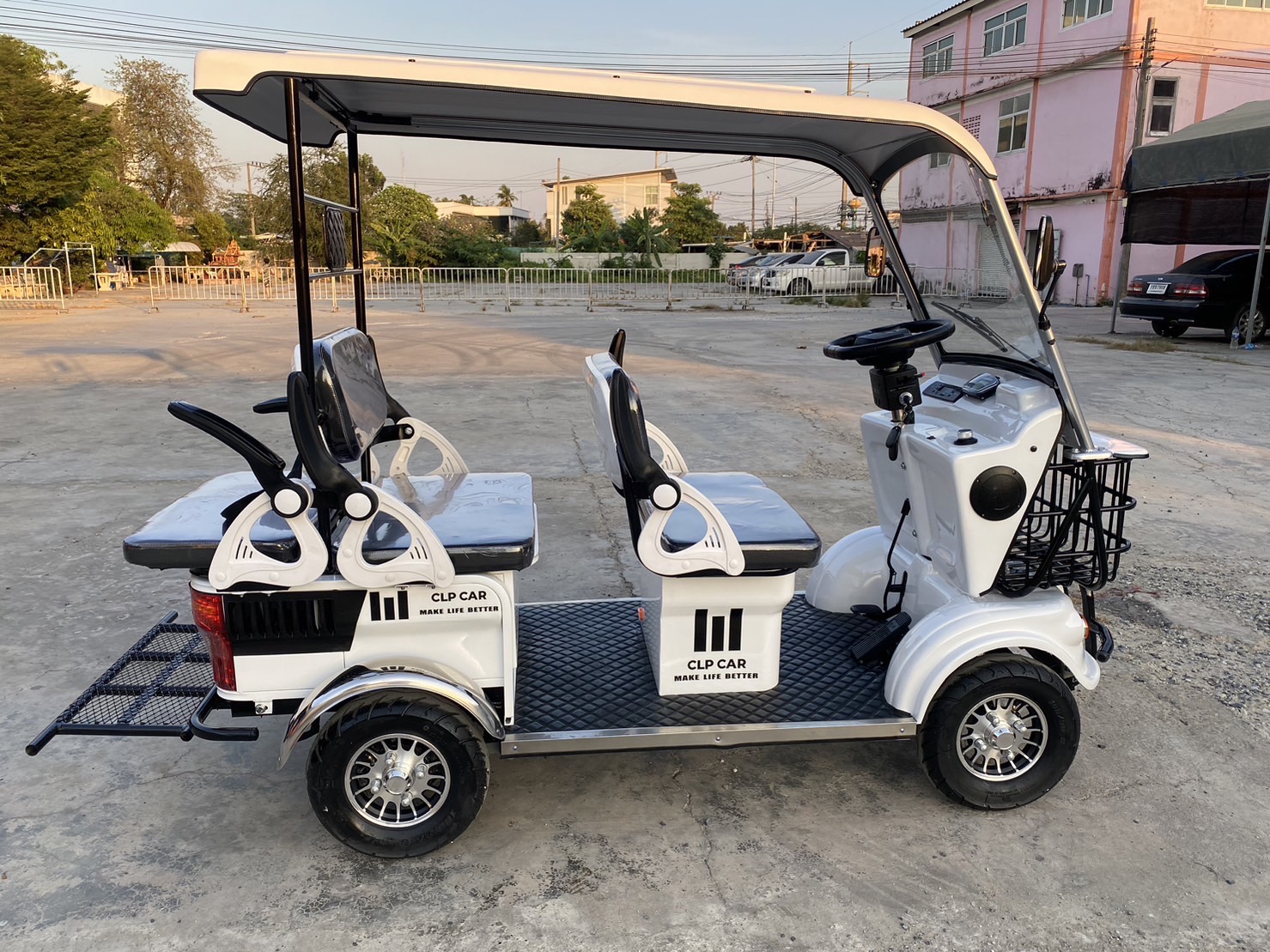 รถกอล์ฟไฟฟ้า 4 ล้อ 6 ที่นั่ง รุ่น M-04T ขับแบบพวงมาลัย