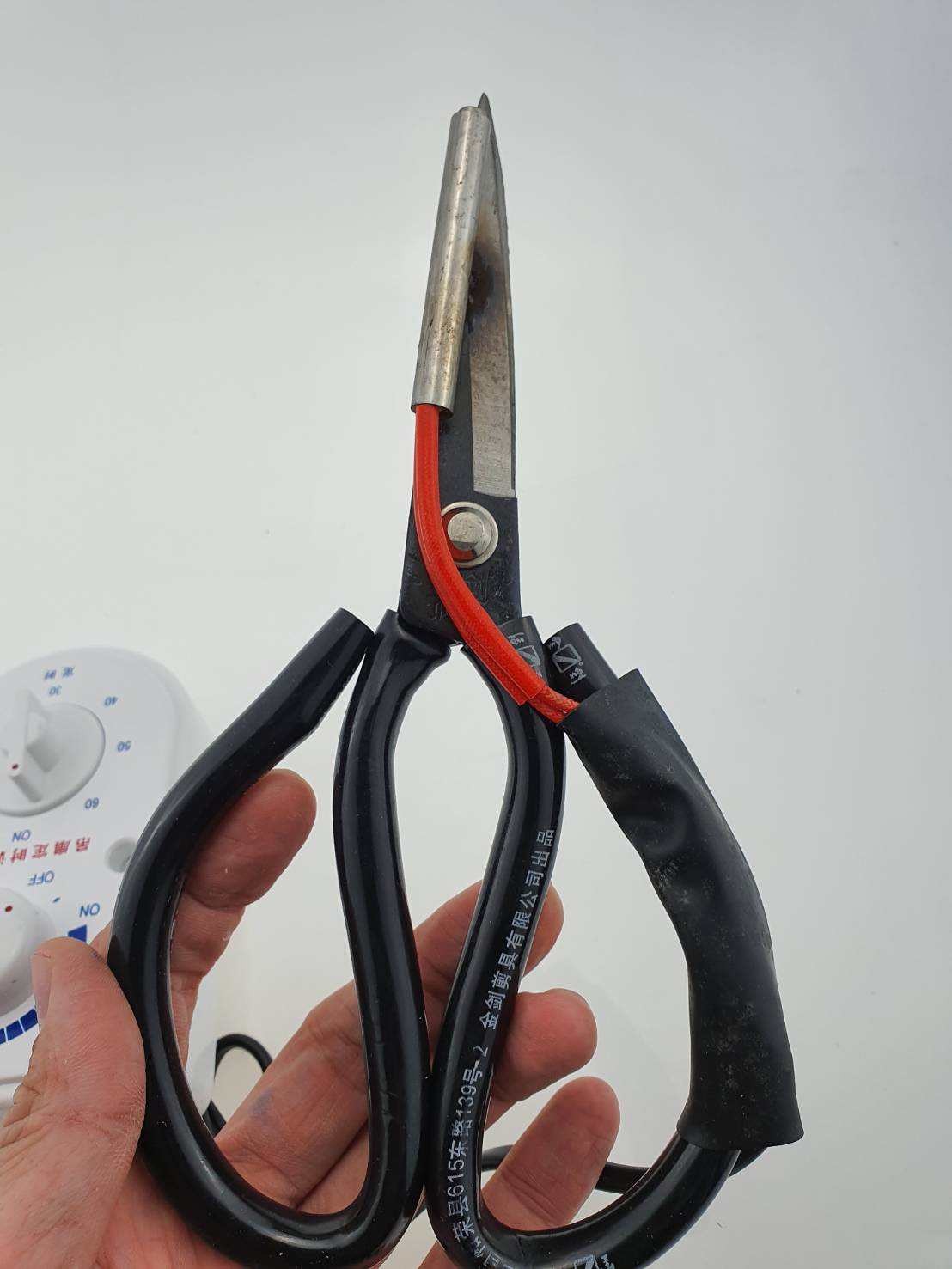 กรรไกรความร้อนตัดผ้าใช้สำหรับการตัดเสื้อผ้าให้เรียบไม่เป็นขุยร้อน 800 องศา