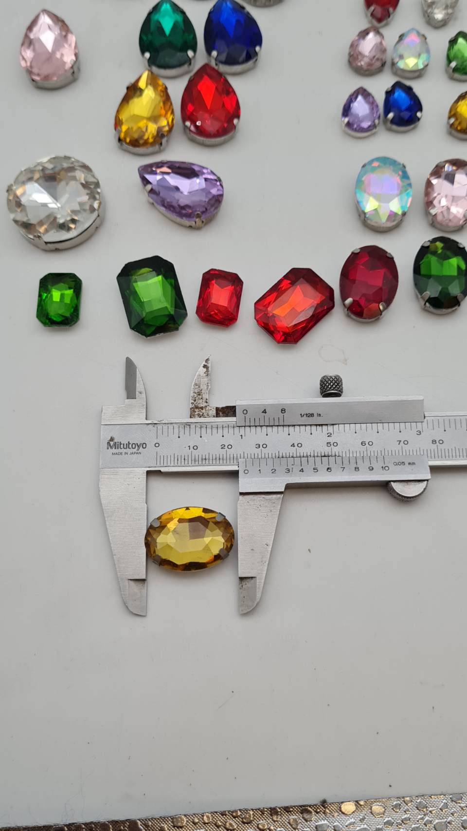 คริสตัลทรงหยดน้ำ คริสตัลทรงไข่ คริสตัลสีเหลี่ยม ขนาดต่างๆสำหรับงานเครื่องประดับตกแต่งและประดับองค์พระ