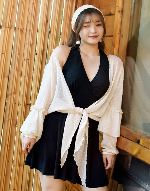 ชุดว่ายน้ำคนอ้วน 6xlพร้อมส่ง :ชุดว่ายน้ำไซส์ใหญ่สีดำสายไขว้ด้านหลังset 3 ชิ้นมีชุด เสื้อคลุมและกางเกงขาสั้นแบบสวยน่ารักมากๆจ้า:รอบอก42-50นิ้ว เอว34-44นิ้ว สะโพก40-52นิ้ว เสื้อคลุมfreesize