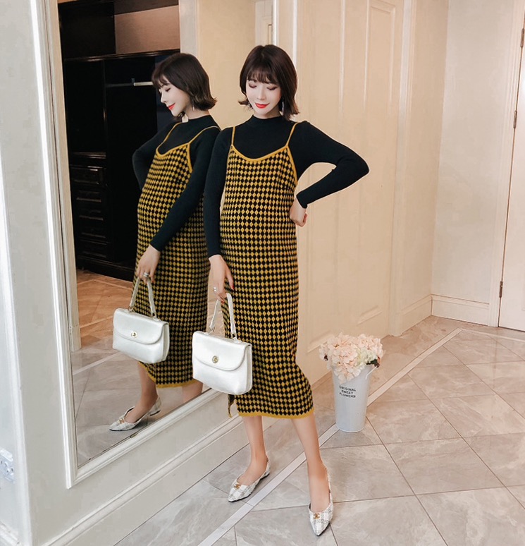 เอี๊ยมกระโปรงคลุมท้องยาว ผ้าไหมพรมยืดตัวนิ่ม มาพร้อมเสื้อแขนยาวใส่น่ารักมากค่ะ