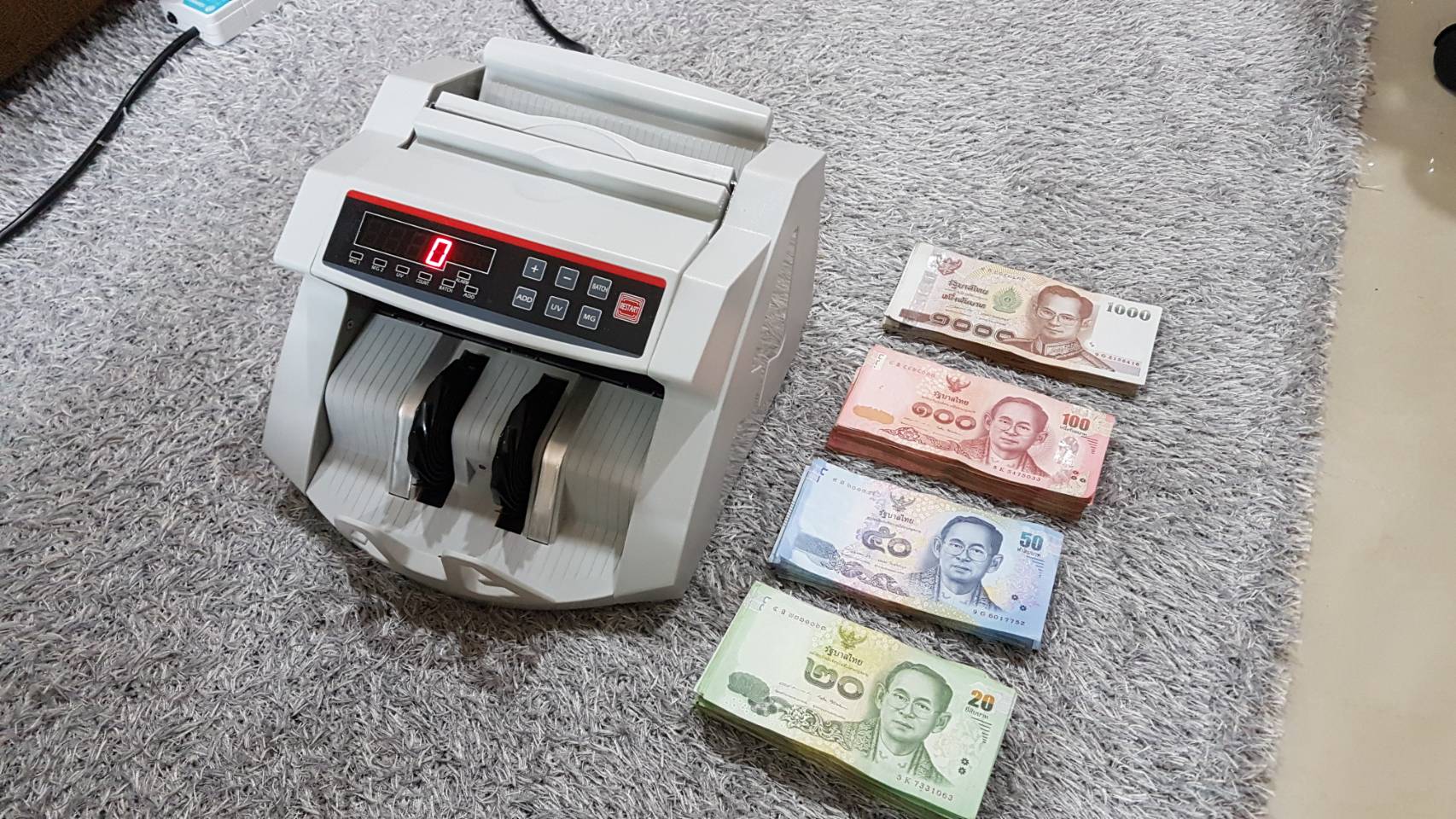 เครื่องนับธนบัตร เครื่องนับแบงค์ ถูกต้องแม่นยำ นับไว เงินครบ ร่ำรวย