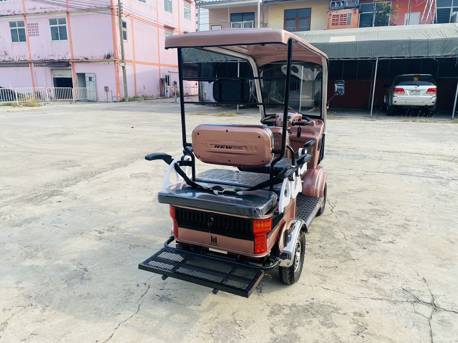 รถไฟฟ้า 4 ล้อ 4-5 ที่นั่ง รุ่น M-01T ยี่ห้อ CLP CAR ขับแฮนด์บิด สีชมพูพิ้งค์โกลว์