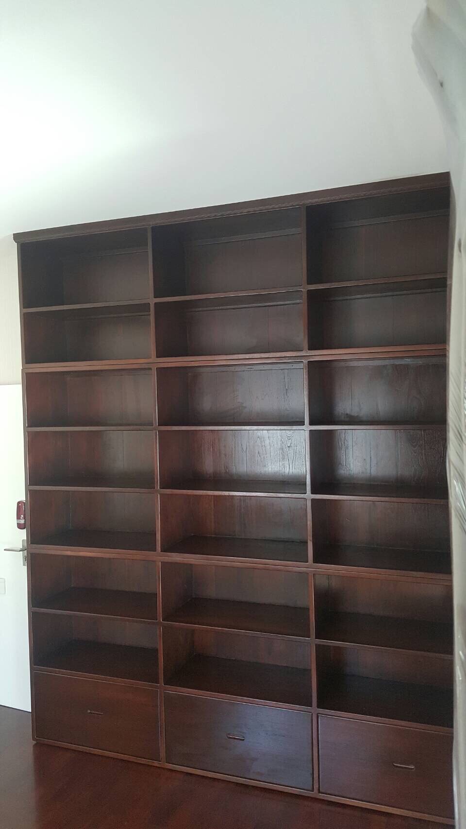 ตู้หนังสือไม้สัก