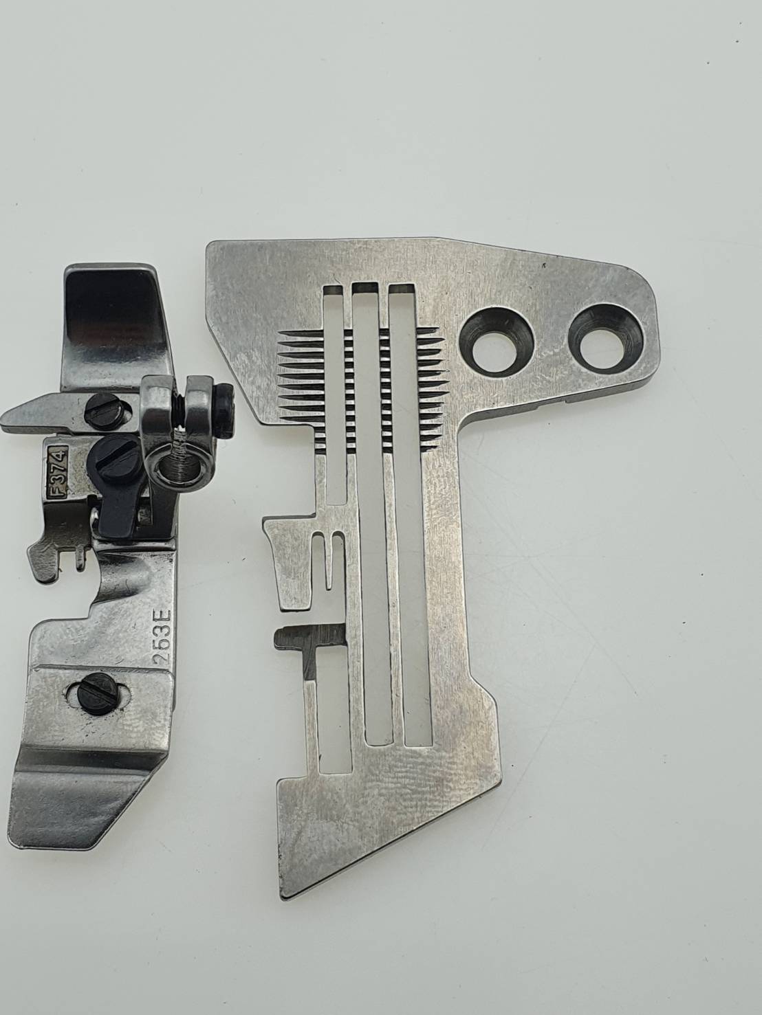 แป้นจักรโพ้งและตีนผีสำหรับจักรโพ้งสี่เส้น สำหรับจักรโพ้ง ญี่ปุ่น และจักรโพ้งของจักรจีน