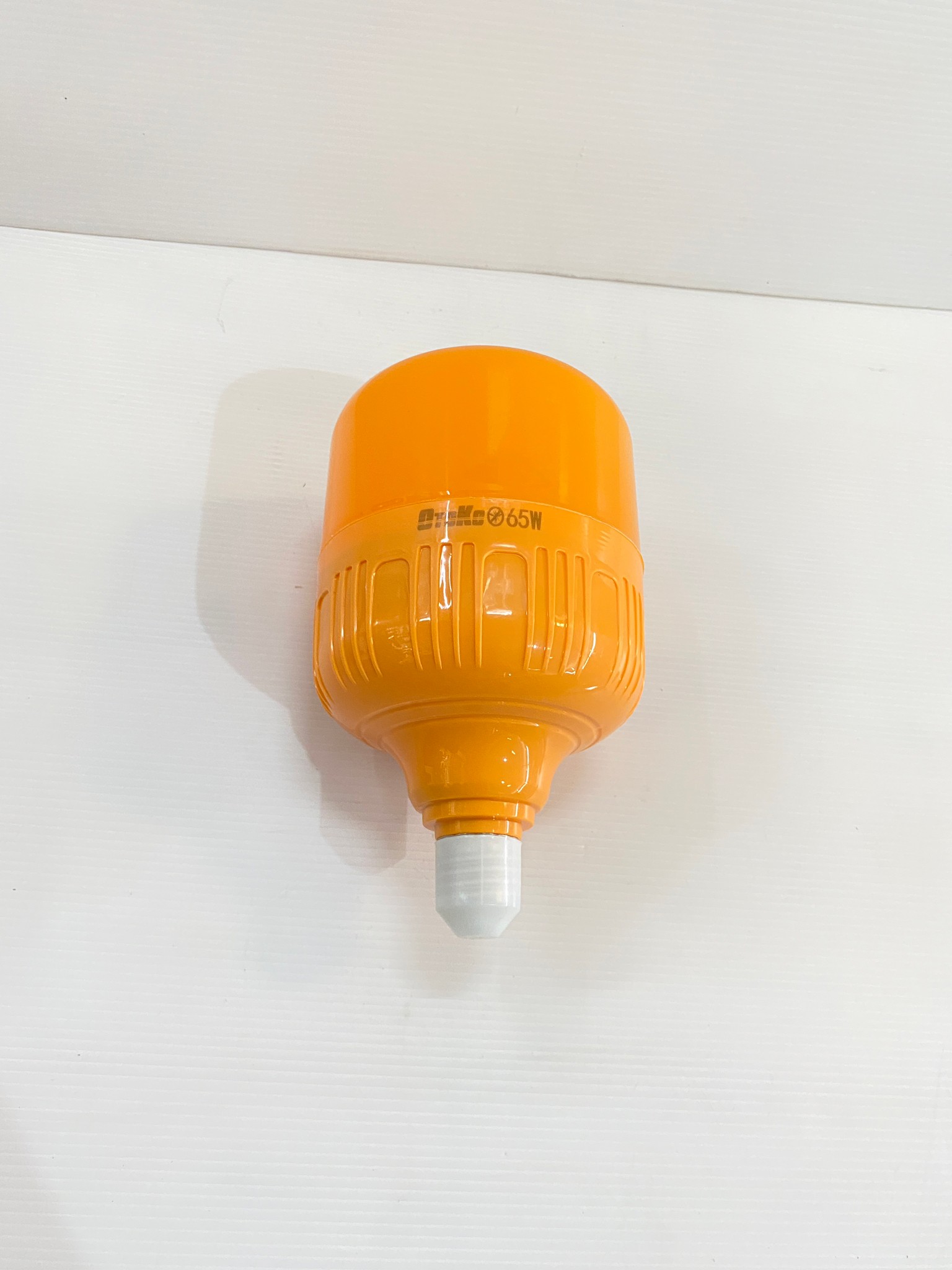 หลอดไล่ยุงและแมลง OTOKO LED BULB Bug repeller 65w แสงสีแดง ประหยัดไฟ 90% ใช้ไล่ยุงได้ดี ปลอดภัยไร้สารเคมี ไม่เป็นอันตรายต่อคนและสัตว์