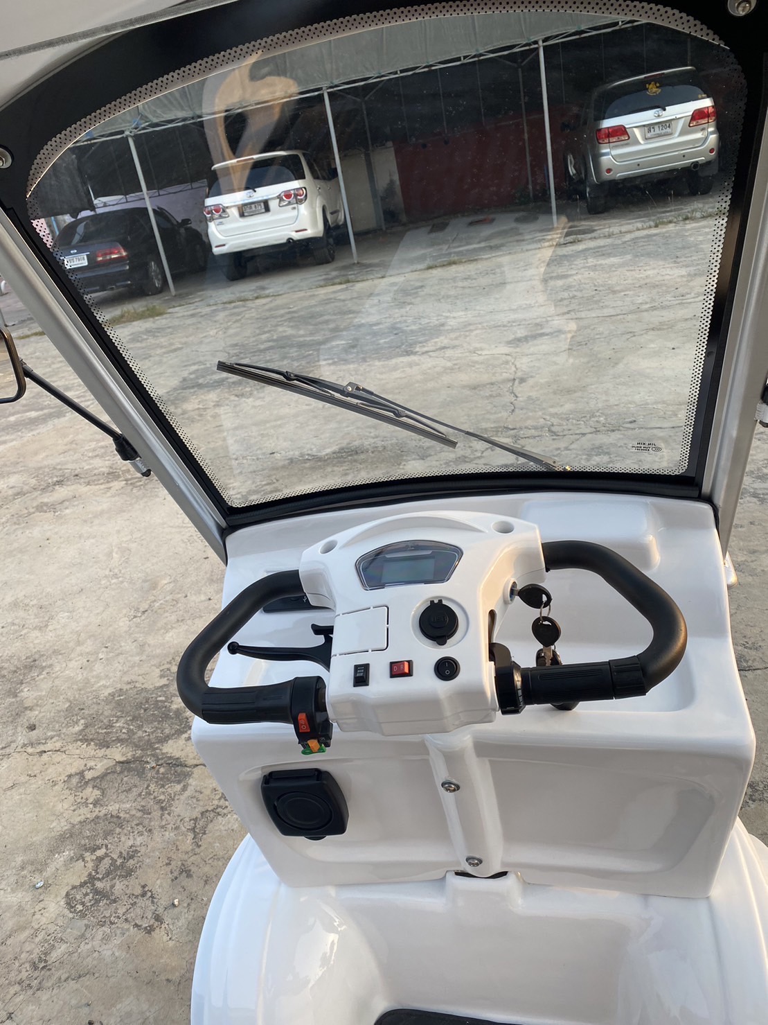 รถไฟฟ้า 4 ล้อ 4-5 ที่นั่ง รุ่น M-01T ยี่ห้อ CLP CAR ขับแฮนด์บิด