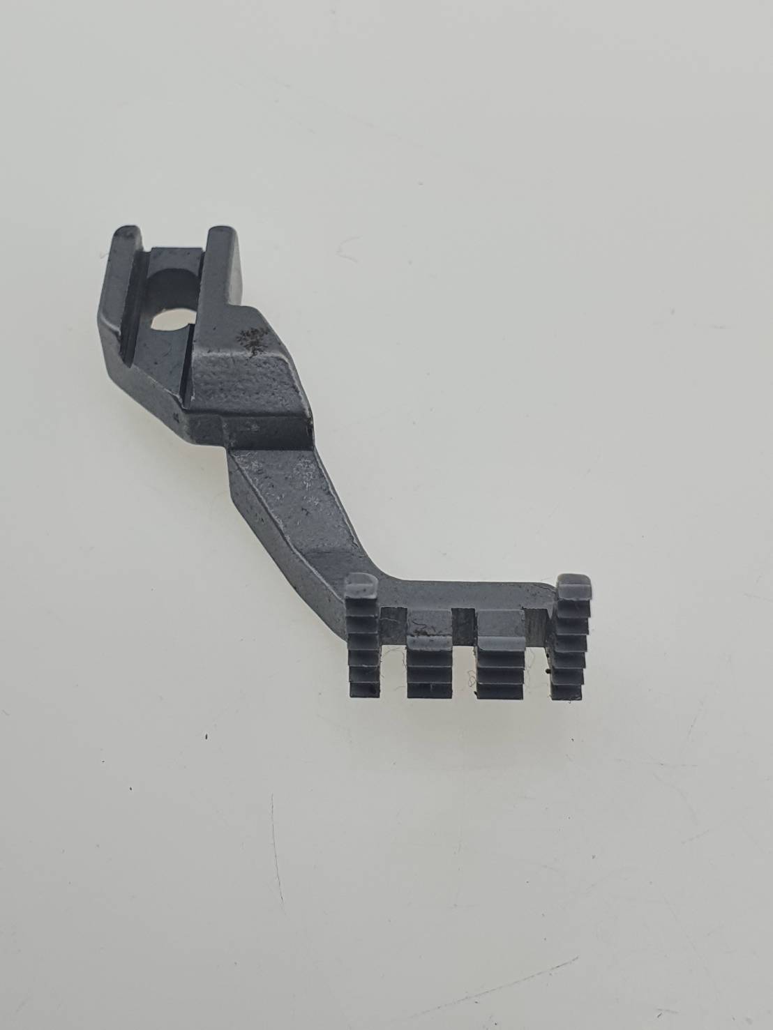 ชุดตีนผีจักรลา แป้นฟัน สำหรับจักรลาอุตสาหกรรม ระยะเข็ม 5.4 มิลลิเมตร