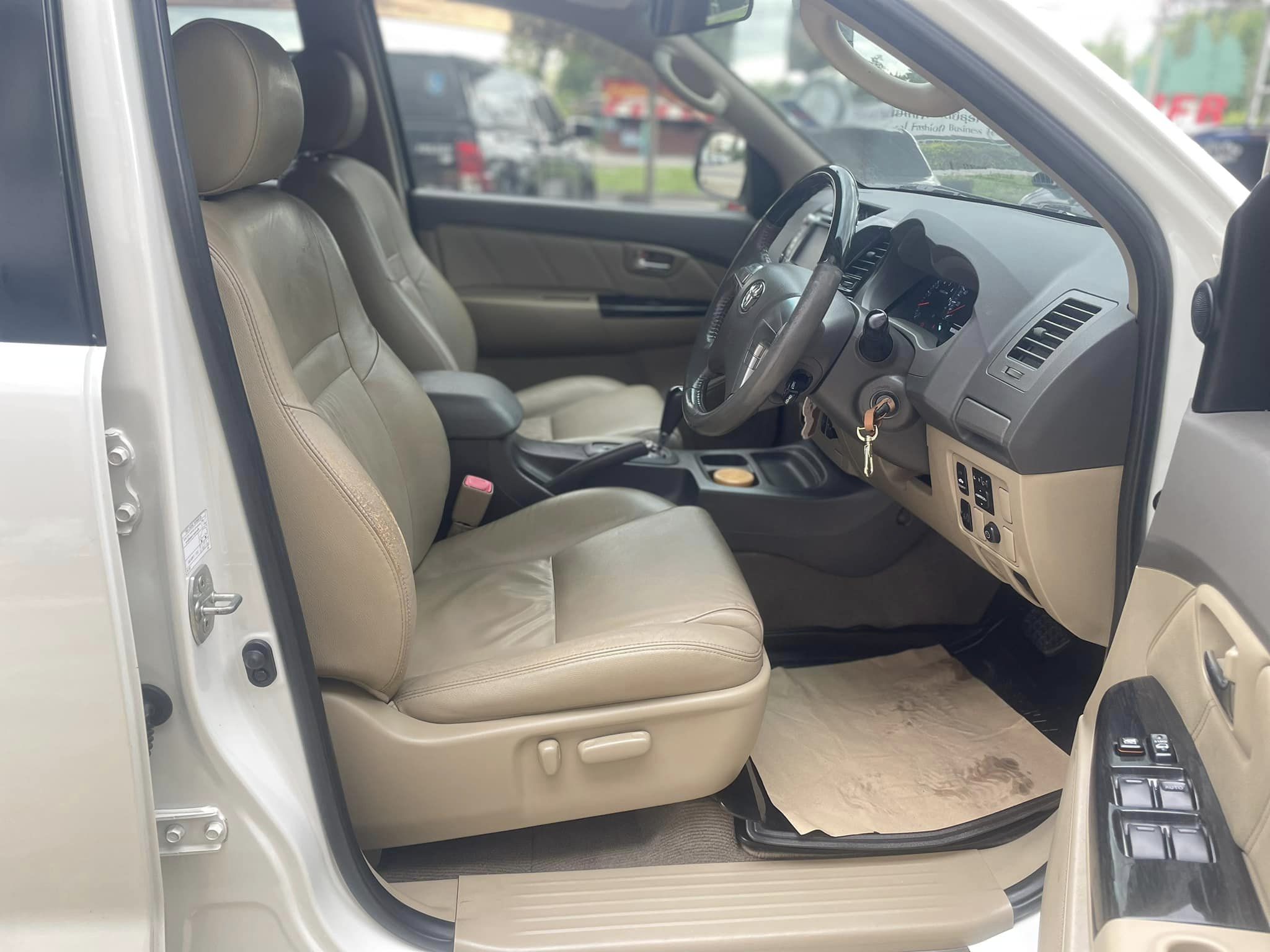 Toyota Fortuner Champ 3.0V VN Turbo เกียร์ออโต้ ปี2012 2012