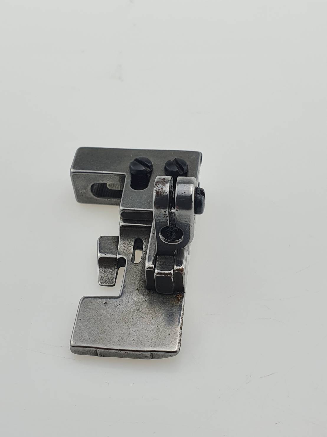 ตีนผีเย็นย่นจักรโพ้ง 5 เส้น จักรอุตสาหกรรม เย็บย่นผ้าล่างผ้าบนไม่ย่น