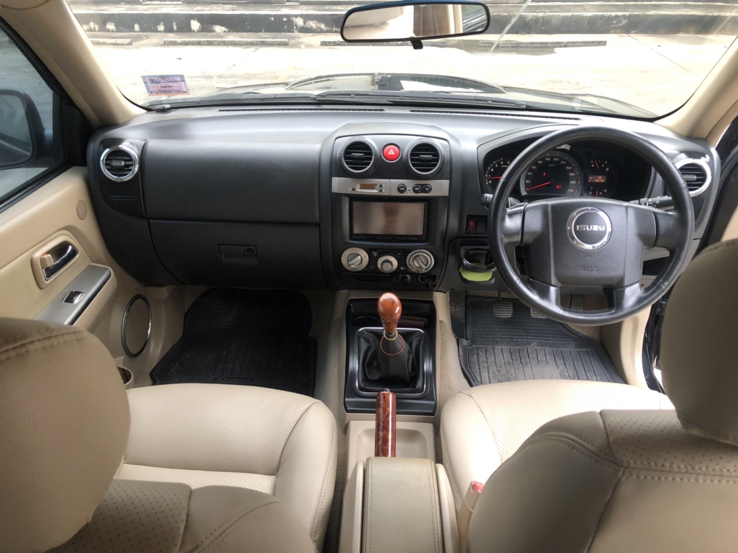 ISUZU DMAX Super Platinum Cab4 3.0LS VGS Turbo 4WD MT 2011